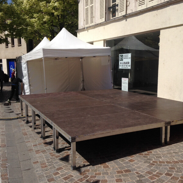 INSTALALTION D'UN PODIUM 4X5 MELUN