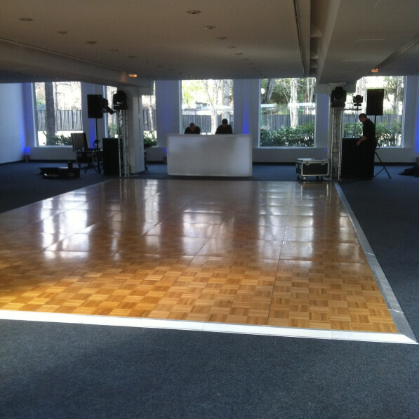 INSTALLATION PISTE DE DANCE 5X8 POUR MARIAGE
