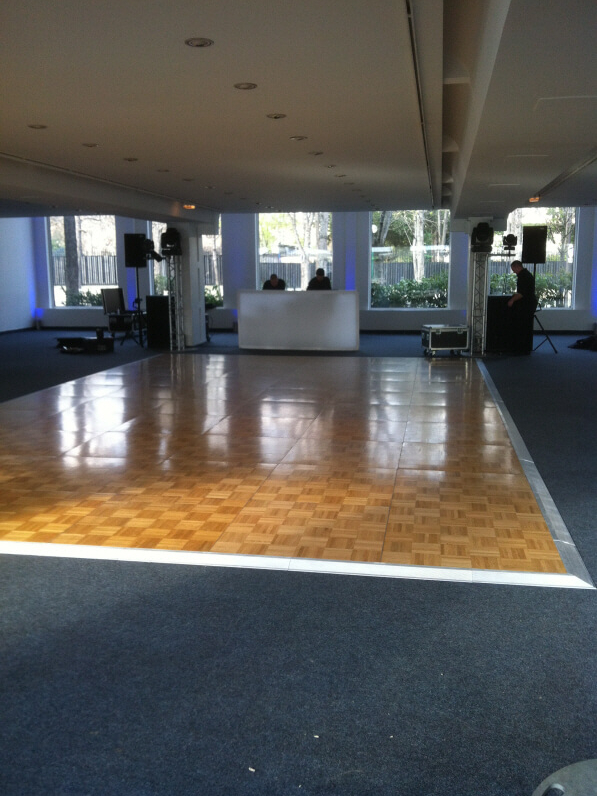 INSTALLATION PISTE DE DANCE 5X8 POUR MARIAGE