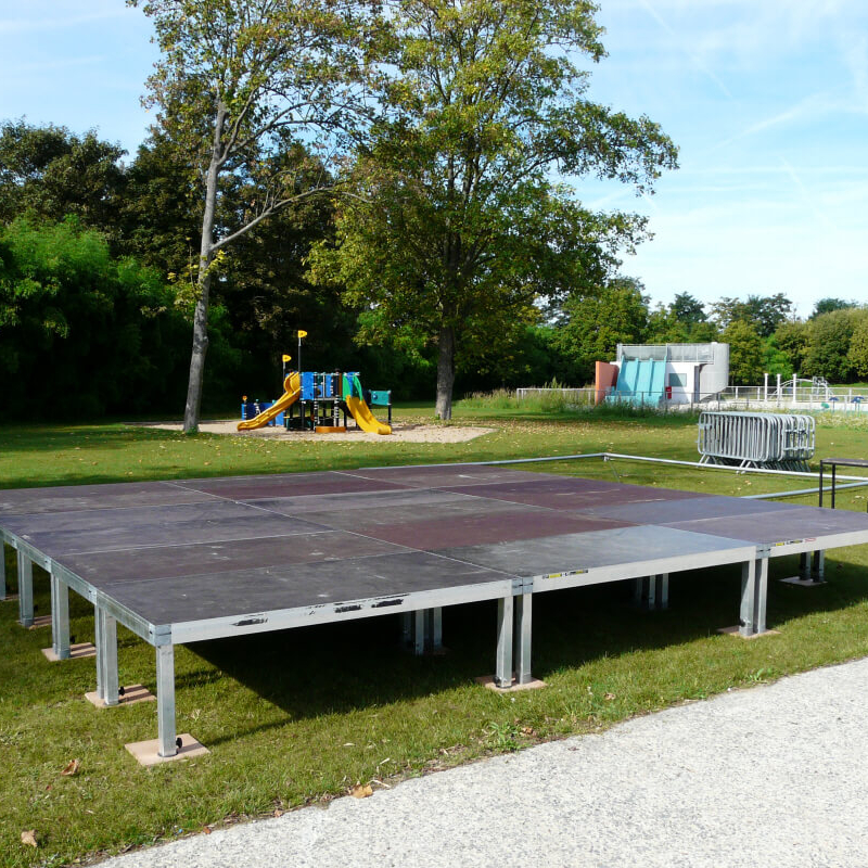 INSTALLATION PODIUM 6X6 PORT AUX CERISES 2011