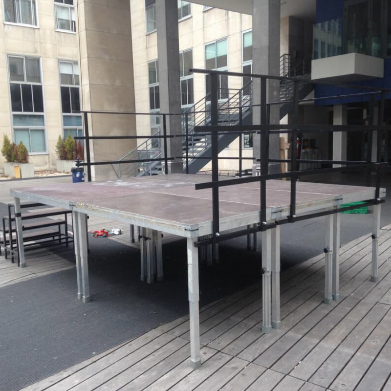 PODIUM EN PRATICABLES